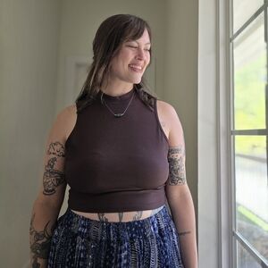 Sleeveless Brown Ribbed Mockneck Top